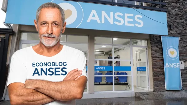 Jubilado frente a una oficina de la Anses