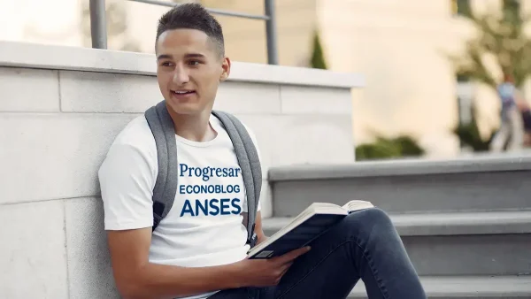 Estudiante de Progresar con remera de Anses