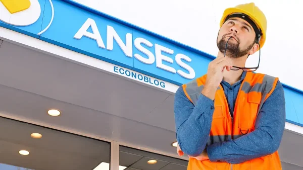 Trabajador pensando en Anses